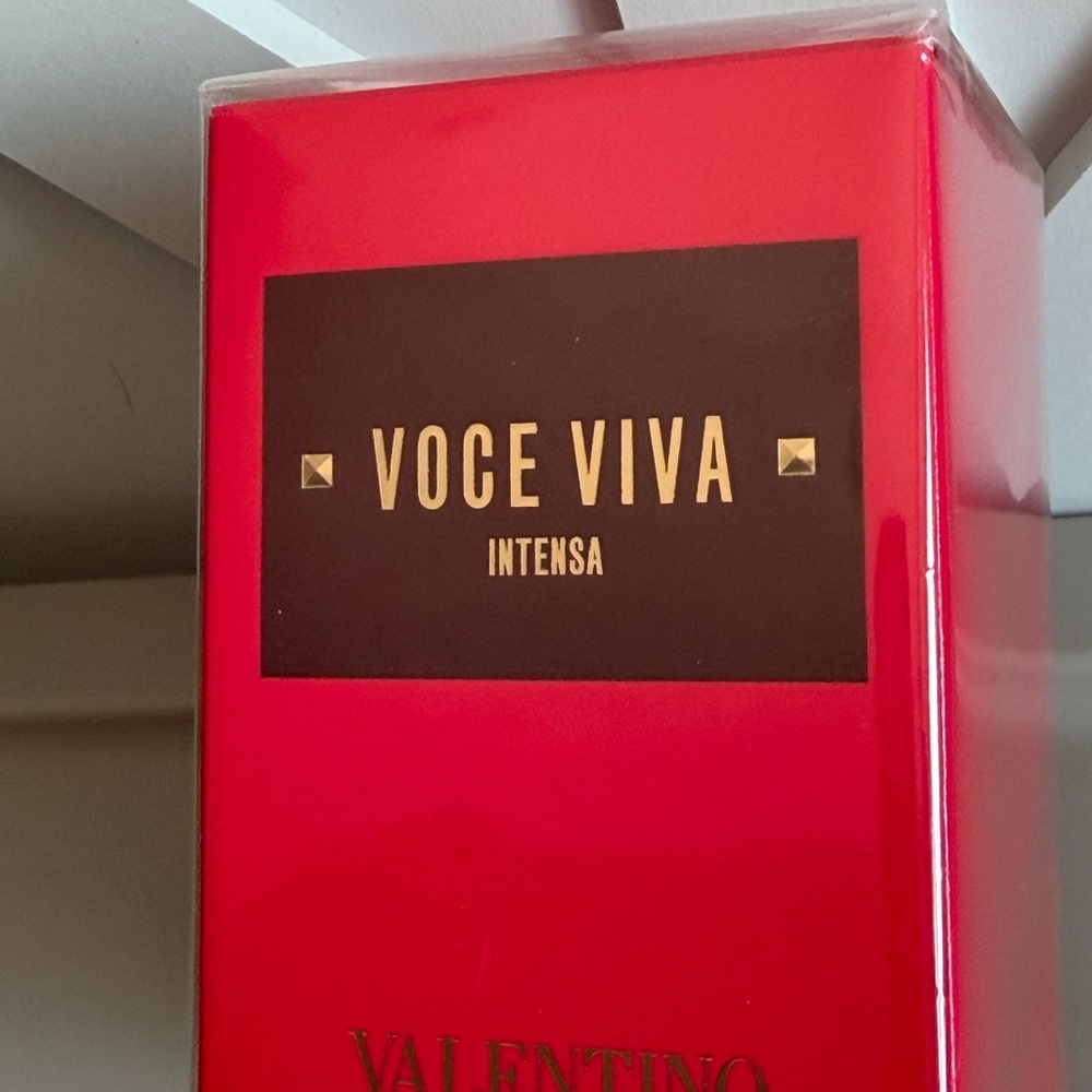 Valentino Voce Viva Intensa Eau de in Red Packaging - Picture 9 of 10